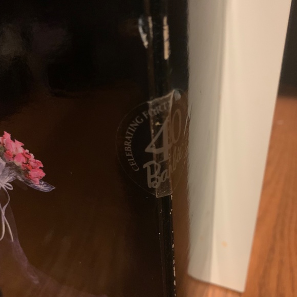 Barbie - 40th Anniversary Doll - Picture 3 of 4
